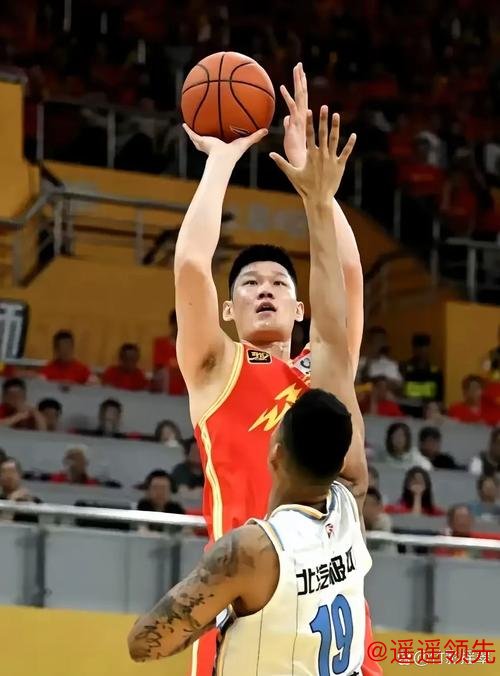 王瑞泽24分青岛负广州 胡金秋20分广厦胜天津