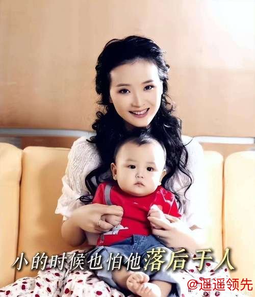 王艳罕见晒与继子亲密合照，兄弟相处融洽如同龄人